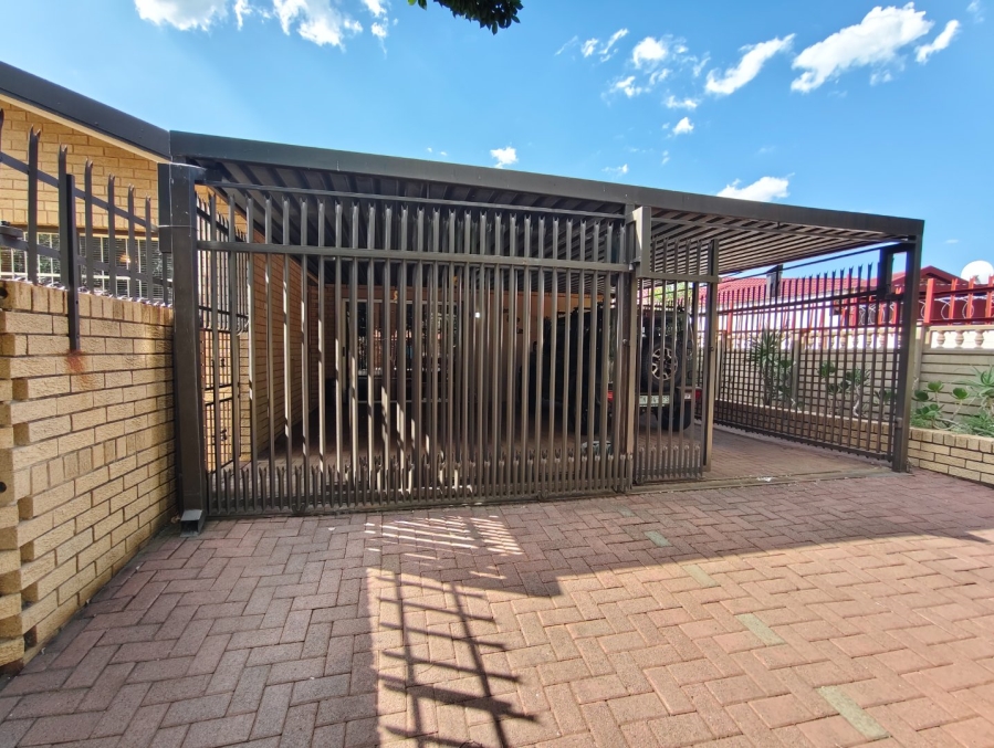 To Let 3 Bedroom Property for Rent in Uitsig Free State